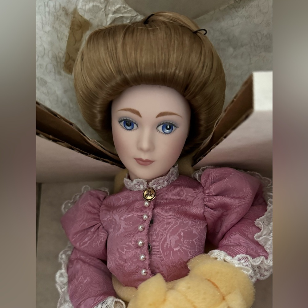 Franklin Mint Porcelain Doll "A Mother's love. 17 inch. Never used.